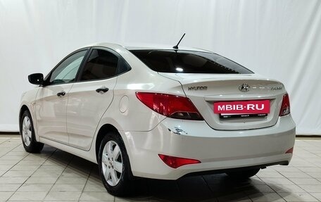 Hyundai Solaris II рестайлинг, 2015 год, 800 000 рублей, 7 фотография