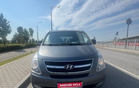 Hyundai H-1 II рестайлинг, 2011 год, 1 350 000 рублей, 1 фотография