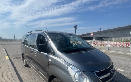 Hyundai H-1 II рестайлинг, 2011 год, 1 350 000 рублей, 2 фотография