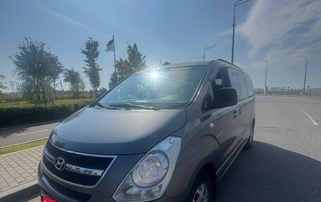 Hyundai H-1 II рестайлинг, 2011 год, 1 350 000 рублей, 3 фотография
