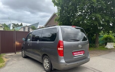 Hyundai H-1 II рестайлинг, 2011 год, 1 350 000 рублей, 10 фотография