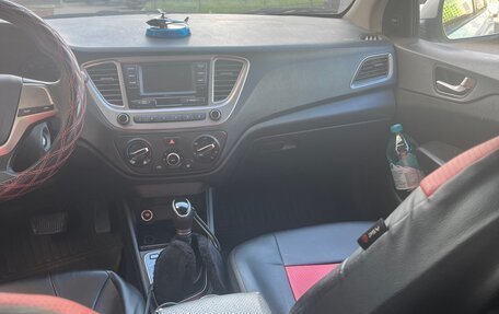 Hyundai Solaris II рестайлинг, 2018 год, 720 000 рублей, 2 фотография