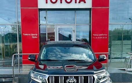 Toyota Land Cruiser Prado 150 рестайлинг 2, 2022 год, 6 100 000 рублей, 2 фотография