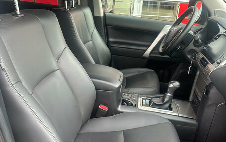 Toyota Land Cruiser Prado 150 рестайлинг 2, 2022 год, 6 100 000 рублей, 10 фотография