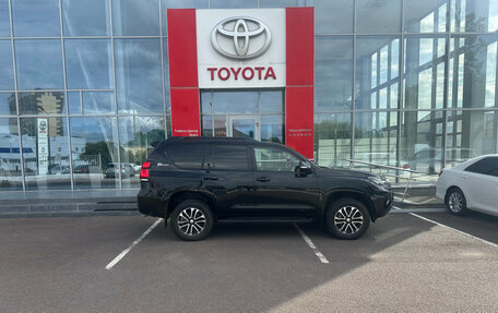 Toyota Land Cruiser Prado 150 рестайлинг 2, 2022 год, 6 100 000 рублей, 8 фотография