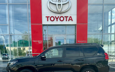 Toyota Land Cruiser Prado 150 рестайлинг 2, 2022 год, 6 100 000 рублей, 7 фотография