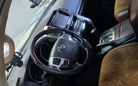 Toyota Land Cruiser 200, 2014 год, 3 690 000 рублей, 5 фотография