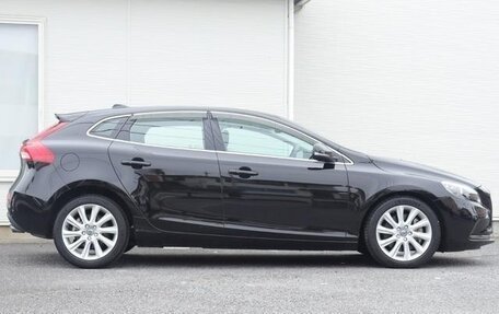 Volvo V40 II рестайлинг, 2017 год, 3 фотография