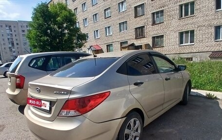 Hyundai Solaris II рестайлинг, 2011 год, 640 000 рублей, 2 фотография