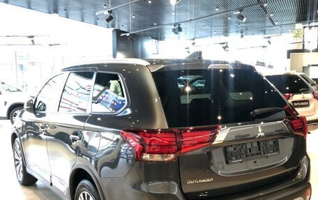 Mitsubishi Outlander III рестайлинг 3, 2021 год, 2 190 000 рублей, 4 фотография