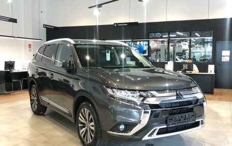 Mitsubishi Outlander III рестайлинг 3, 2021 год, 2 190 000 рублей, 2 фотография