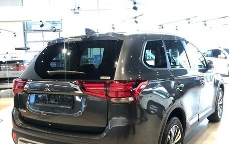 Mitsubishi Outlander III рестайлинг 3, 2021 год, 2 190 000 рублей, 3 фотография