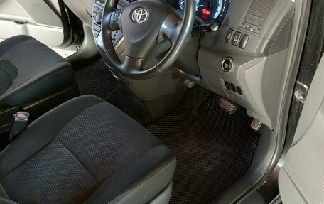 Toyota ISis I, 2010 год, 1 100 000 рублей, 9 фотография