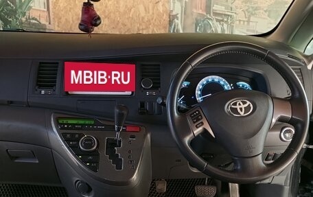 Toyota ISis I, 2010 год, 1 100 000 рублей, 8 фотография