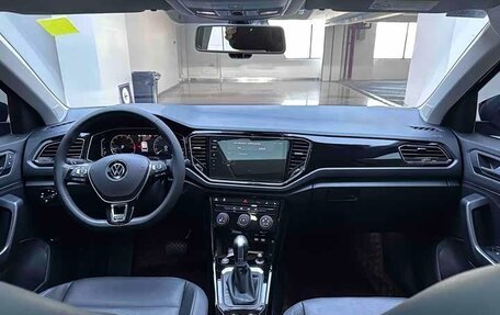Volkswagen T-Roc I, 2022 год, 1 400 800 рублей, 8 фотография