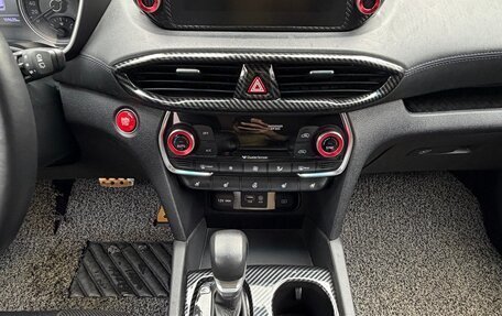 Hyundai Santa Fe IV, 2018 год, 2 750 000 рублей, 21 фотография