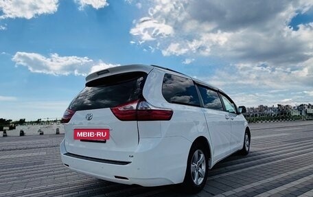 Toyota Sienna III, 2017 год, 2 950 000 рублей, 5 фотография