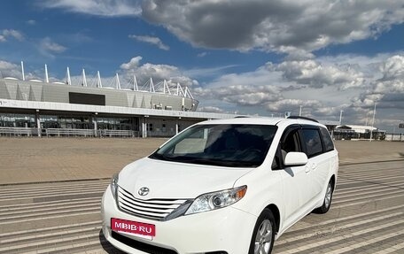 Toyota Sienna III, 2017 год, 2 950 000 рублей, 8 фотография