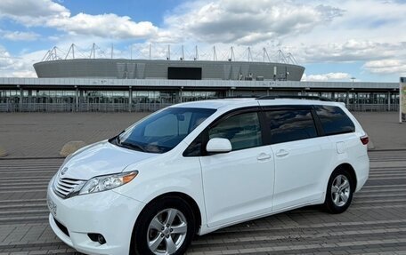 Toyota Sienna III, 2017 год, 2 950 000 рублей, 21 фотография