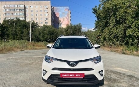 Toyota RAV4, 2017 год, 2 600 000 рублей, 2 фотография