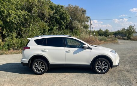 Toyota RAV4, 2017 год, 2 600 000 рублей, 4 фотография
