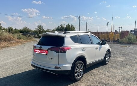 Toyota RAV4, 2017 год, 2 600 000 рублей, 5 фотография