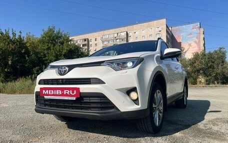 Toyota RAV4, 2017 год, 2 600 000 рублей, 9 фотография