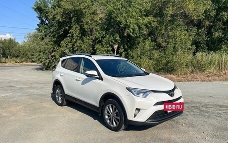 Toyota RAV4, 2017 год, 2 600 000 рублей, 3 фотография