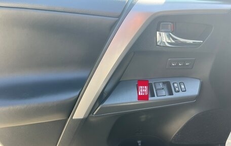 Toyota RAV4, 2017 год, 2 600 000 рублей, 14 фотография