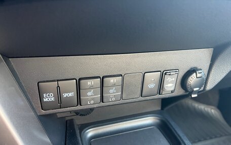 Toyota RAV4, 2017 год, 2 600 000 рублей, 21 фотография