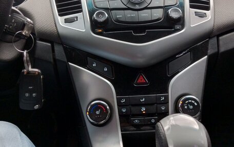Chevrolet Cruze II, 2011 год, 670 000 рублей, 8 фотография