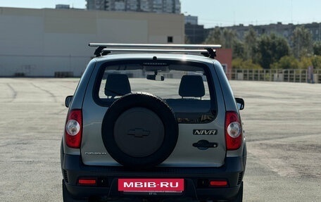 Chevrolet Niva I рестайлинг, 2015 год, 639 000 рублей, 8 фотография