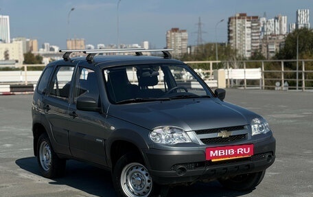 Chevrolet Niva I рестайлинг, 2015 год, 639 000 рублей, 3 фотография