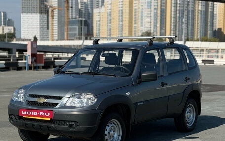 Chevrolet Niva I рестайлинг, 2015 год, 639 000 рублей, 4 фотография