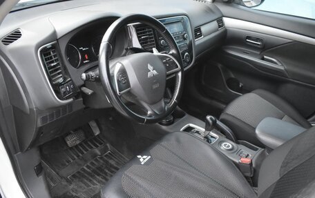Mitsubishi Outlander III рестайлинг 3, 2013 год, 1 150 000 рублей, 13 фотография