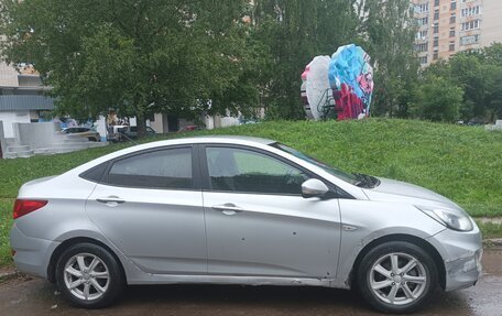 Hyundai Solaris II рестайлинг, 2011 год, 400 000 рублей, 3 фотография