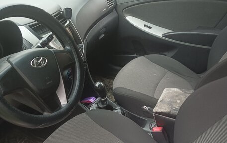 Hyundai Solaris II рестайлинг, 2011 год, 400 000 рублей, 6 фотография