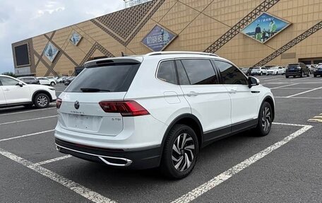 Volkswagen Tiguan II, 2022 год, 2 702 000 рублей, 6 фотография