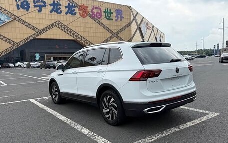 Volkswagen Tiguan II, 2022 год, 2 702 000 рублей, 4 фотография