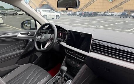 Volkswagen Tiguan II, 2022 год, 2 702 000 рублей, 10 фотография