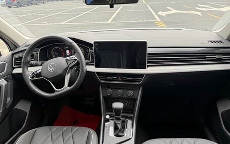 Volkswagen Tiguan II, 2022 год, 2 702 000 рублей, 8 фотография