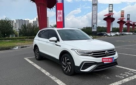 Volkswagen Tiguan II, 2022 год, 2 702 000 рублей, 3 фотография