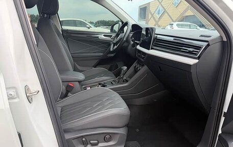 Volkswagen Tiguan II, 2022 год, 2 702 000 рублей, 11 фотография