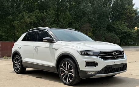 Volkswagen T-Roc I, 2022 год, 1 867 000 рублей, 3 фотография