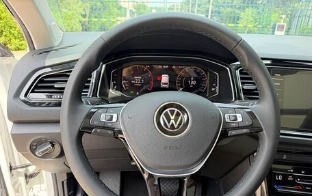 Volkswagen T-Roc I, 2022 год, 1 867 000 рублей, 11 фотография