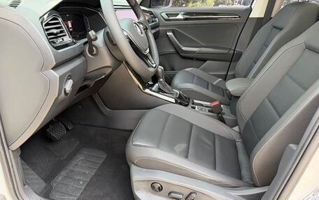 Volkswagen T-Roc I, 2022 год, 1 867 000 рублей, 9 фотография