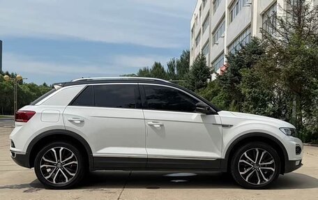 Volkswagen T-Roc I, 2022 год, 1 867 000 рублей, 4 фотография