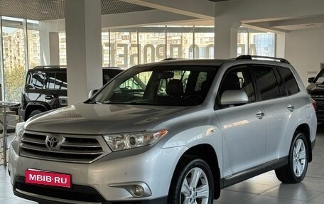 Toyota Highlander III, 2012 год, 2 000 000 рублей, 1 фотография