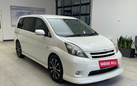 Toyota ISis I, 2010 год, 900 000 рублей, 3 фотография