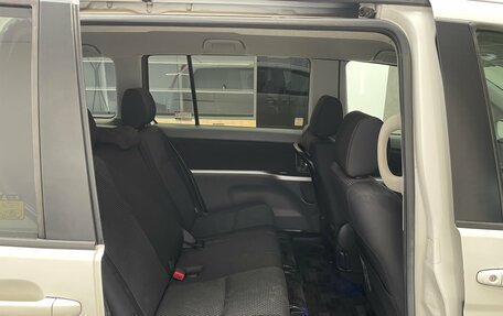 Toyota ISis I, 2010 год, 900 000 рублей, 24 фотография